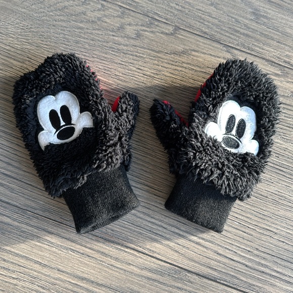 NWOT ❗️🖤❗️ Disney x GAP Mittens - Picture 1 of 5
